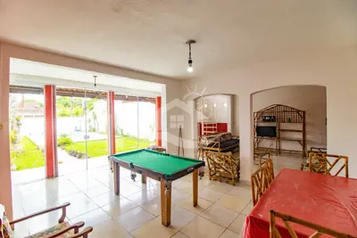 Casa - Sobrado com 3 quartos (sendo 1 suite(s)) a 800,00 metros praia.