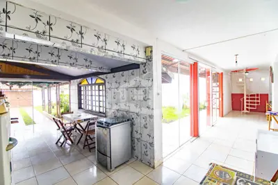 Casa - Sobrado com 3 quartos (sendo 1 suite(s)) a 800,00 metros praia.