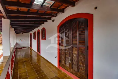 Casa - Sobrado com 3 quartos (sendo 1 suite(s)) a 800,00 metros praia.