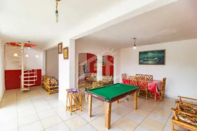 Casa - Sobrado com 3 quartos (sendo 1 suite(s)) a 800,00 metros praia.