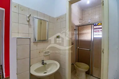 Casa - Sobrado com 3 quartos (sendo 1 suite(s)) a 800,00 metros praia.