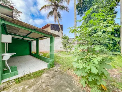 Casa - Térrea com 2 dormitórios (sendo 1 suite(s)) a 1800,00 metros praia.