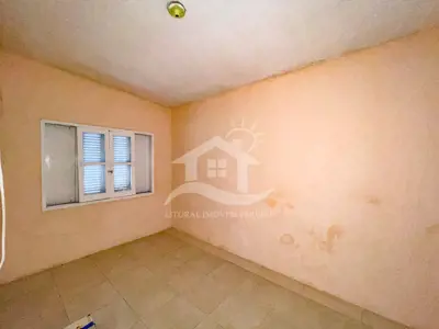 Casa - Térrea com 2 dormitórios (sendo 1 suite(s)) a 1800,00 metros praia.