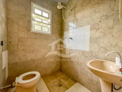 Casa - Térrea com 2 dormitórios (sendo 1 suite(s)) a 1800,00 metros praia.