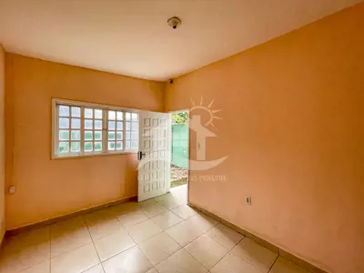 Casa - Térrea com 2 dormitórios (sendo 1 suite(s)) a 1800,00 metros praia.