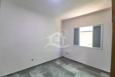 Casa - Térrea com 3 dormitórios (sendo 3 suite(s)) a 180,00 metros praia.