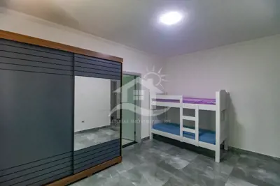 Casa - Térrea com 3 dormitórios (sendo 3 suite(s)) a 180,00 metros praia.