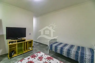 Casa - Térrea com 3 dormitórios (sendo 3 suite(s)) a 180,00 metros praia.