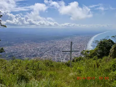 Vista deslumbrante da cidade de Peruíbe e guaraú